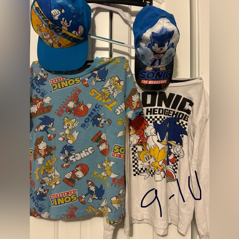 Sonic  pieces the Hedgehog T-Shirts- sleeve shirt and 2 Caps Set